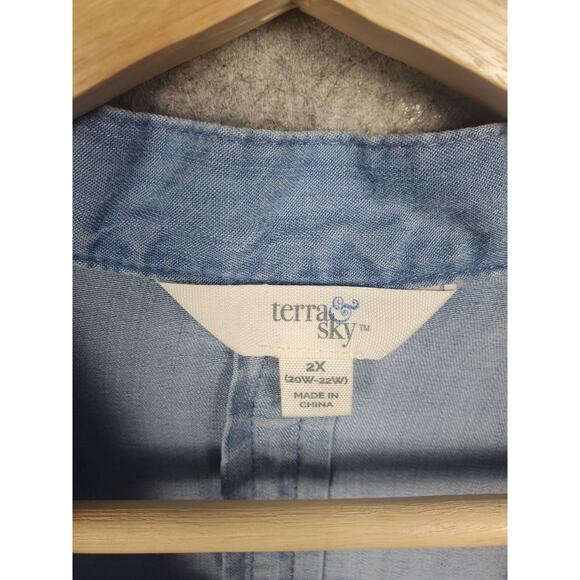 Terra & Sky Women's Size 2X Blue Chambray Bow Front Button Up Boho Blouse - Picture 3 of 6